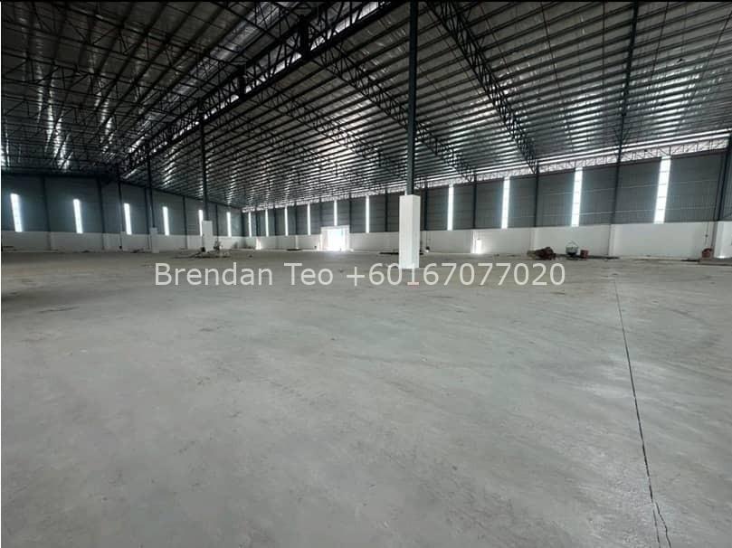 Johor Factory Malaysia Industry WhatsApp-Image-2025-01-15-at-14.39.16 Pasir Gudang Factory with High Power Dock Leveler and Big Land For Rent (Meeting 73)  